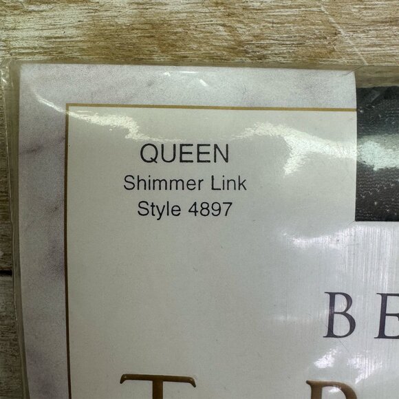 NWT Berkshire Trend Shimmer Link European Styling Legwear - Picture 2 of 5